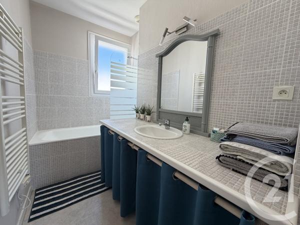 Appartement F3 à vendre  3 pièces - 62,95 m 2   ROYAN  - 17