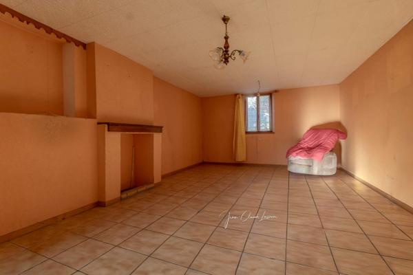 Mehun-sur-Yèvre (18500) Maison à rénover – Idéale investissement locatif ou Airbnb – Mehun-sur-Yèvre