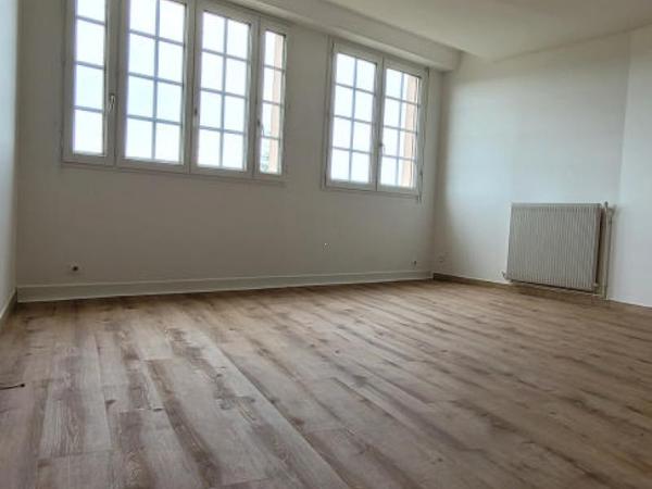Location non meublée - T3 - Oloron-sainte-marie - Réf.:205458 Grand T3bis de 100m2 avec cachet de l'ancien - Quartier Ste Croix