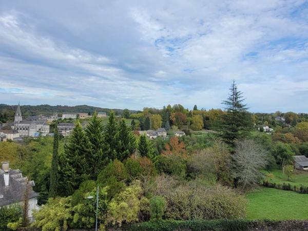 Location non meublée - T3 - Oloron-sainte-marie - Réf.:205458 Grand T3bis de 100m2 avec cachet de l'ancien - Quartier Ste Croix