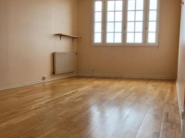 Location non meublée - T3 - Oloron-sainte-marie - Réf.:205458 Grand T3bis de 100m2 avec cachet de l'ancien - Quartier Ste Croix