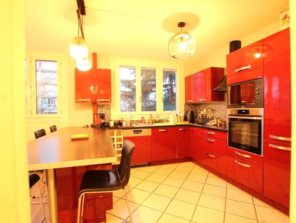 BEL APPARTEMENT F4 BIEN ENTRETENU, 5 mn à PIED DU TRAMWAY 12