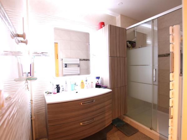 BEL APPARTEMENT F4 BIEN ENTRETENU, 5 mn à PIED DU TRAMWAY 12