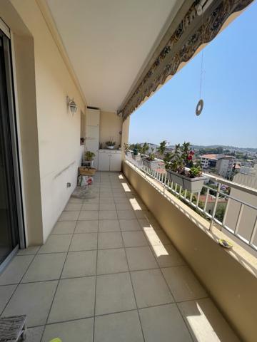 Bel appartement traversant Type T3 étage élevé