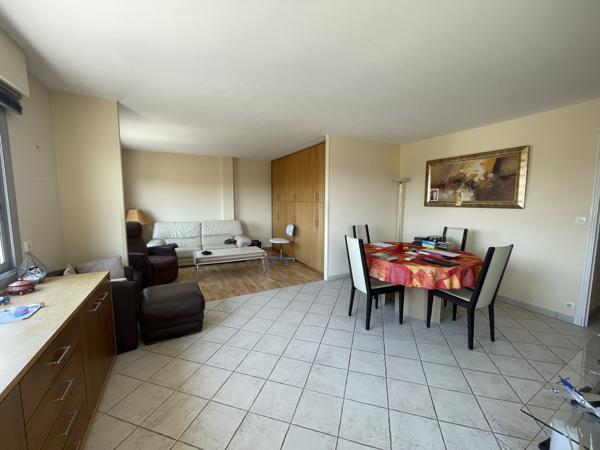 Bel appartement traversant Type T3 étage élevé