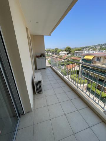 Bel appartement traversant Type T3 étage élevé