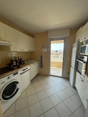 Bel appartement traversant Type T3 étage élevé