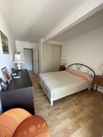 Bel appartement traversant Type T3 étage élevé