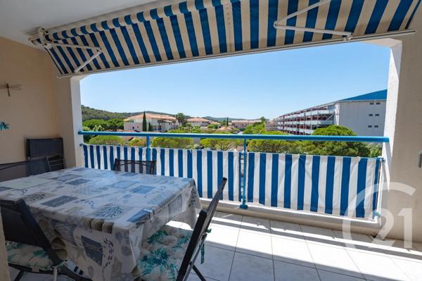 Appartement F2 à vendre  2 pièces - 27,90 m 2   LE LAVANDOU  - 83