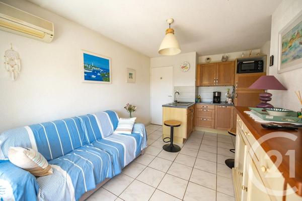 Appartement F2 à vendre  2 pièces - 27,90 m 2   LE LAVANDOU  - 83