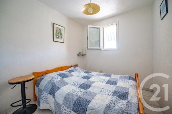 Appartement F2 à vendre  2 pièces - 27,90 m 2   LE LAVANDOU  - 83
