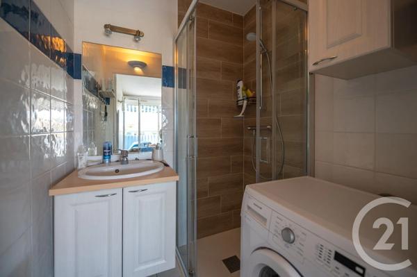 Appartement F2 à vendre  2 pièces - 27,90 m 2   LE LAVANDOU  - 83