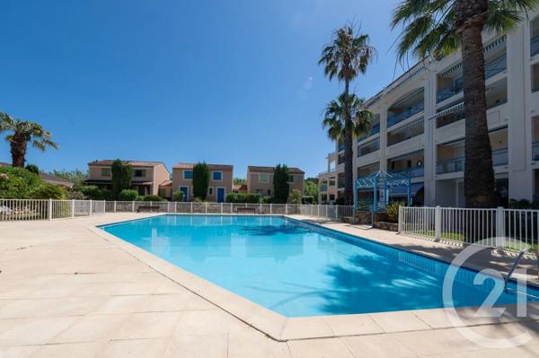 Appartement F2 à vendre  2 pièces - 27,90 m 2   LE LAVANDOU  - 83