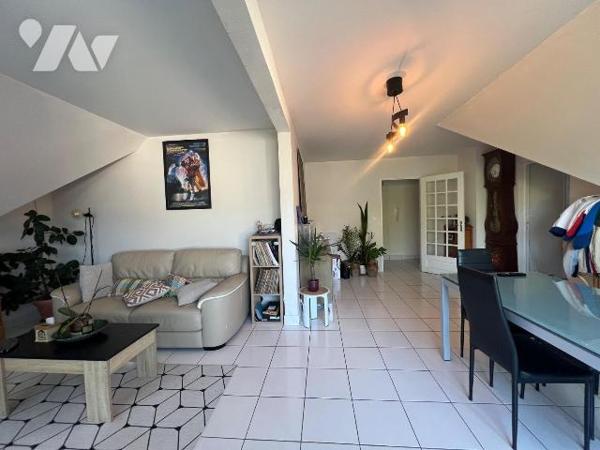 A VENDRE - ST MARC SUR MER - PLEIN CENTRE- EMPLACEMENT IDEAL - BEL APPARTEMENT T3 
Dans secteu...