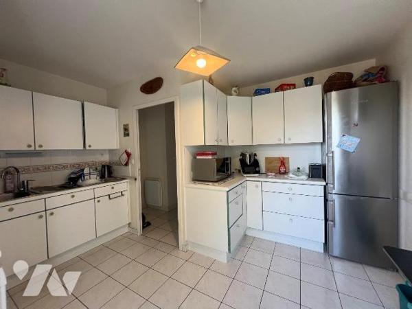 A VENDRE - ST MARC SUR MER - PLEIN CENTRE- EMPLACEMENT IDEAL - BEL APPARTEMENT T3 
Dans secteu...