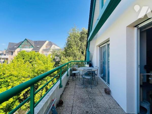 A VENDRE - ST MARC SUR MER - PLEIN CENTRE- EMPLACEMENT IDEAL - BEL APPARTEMENT T3 
Dans secteu...