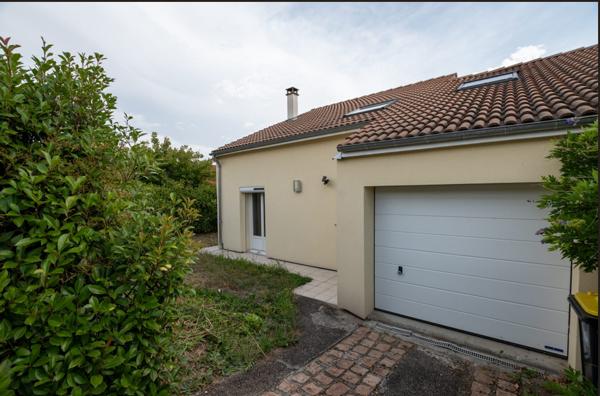 Maison mitoyenne, 2 chambres, terrasse et garage