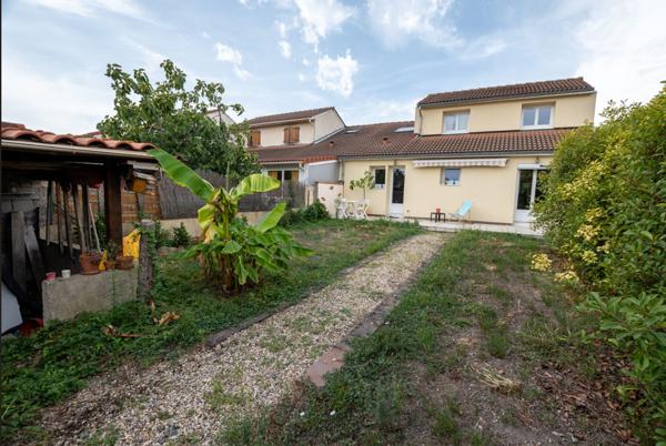 Maison mitoyenne, 2 chambres, terrasse et garage