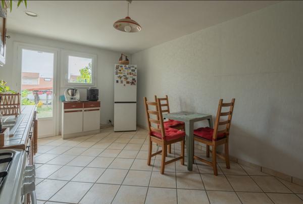 Maison mitoyenne, 2 chambres, terrasse et garage