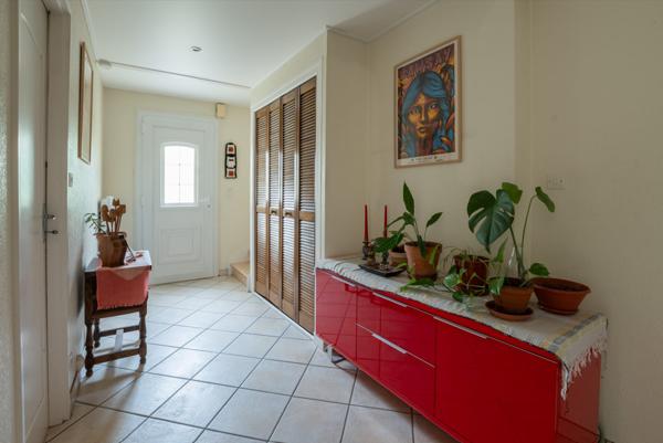Maison mitoyenne, 2 chambres, terrasse et garage