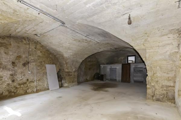 Grange à vendre |  Le Pouget |  1 pièce | 100 m²