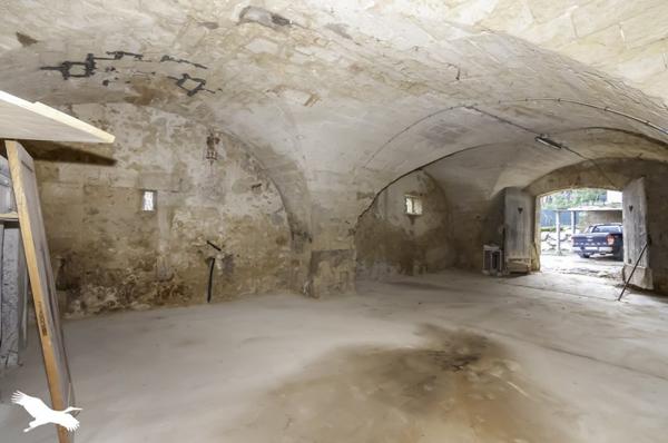 Grange à vendre |  Le Pouget |  1 pièce | 100 m²