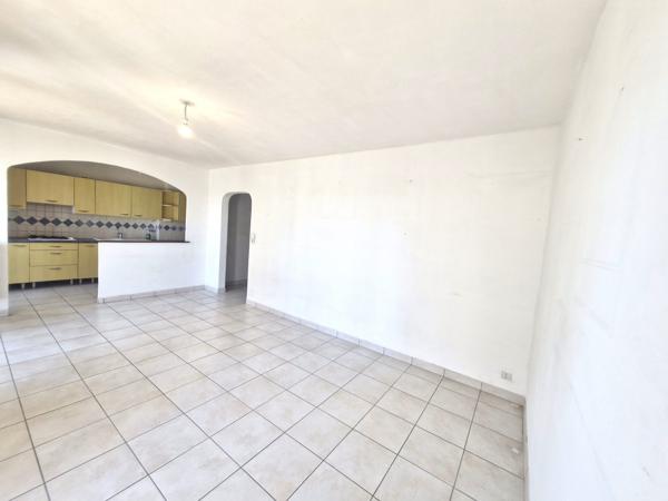 Appartement 3 chambres, balcons et parking