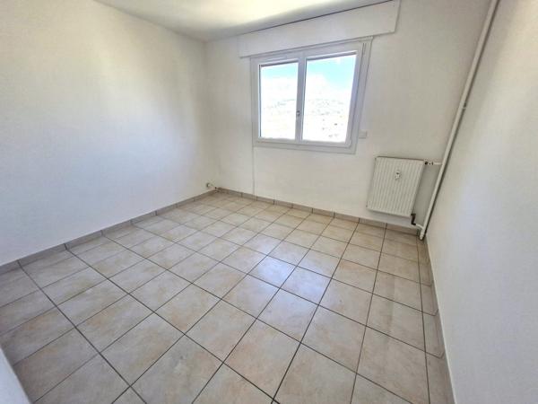 Appartement 3 chambres, balcons et parking