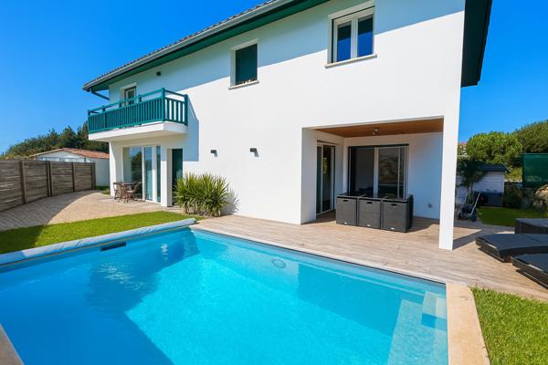 Maison Contemporaine avec Piscine - 5P - 135 m2 1 190 000 €