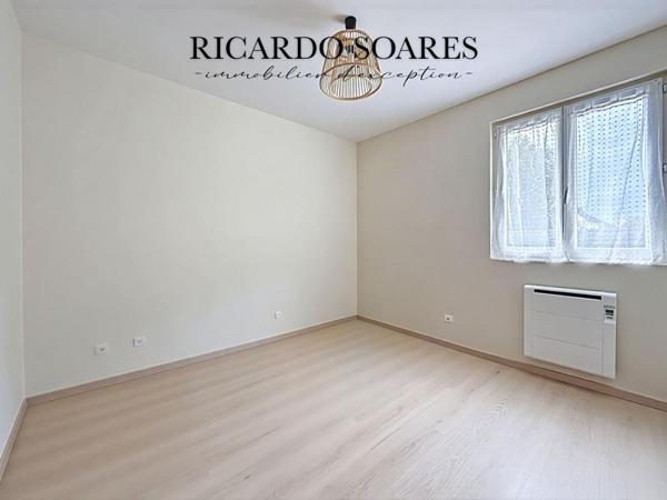 60700 PONT-SAINTE-MAXENCE (SARRON) - MAISON INDIVIDUELLE 115m2 / DPE B / VIVABLE DE PLAIN-PIED / 4 CHAMBRES /  3 SALLES DE BAIN / GARAGE / JARDIN