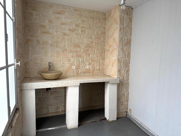 LOCAL COMMERCIAL ET APPARTEMENT CENTRE-VILLE NIORT