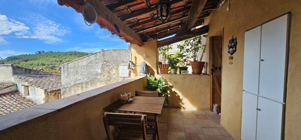 Cotignac (83570) COTIGNAC Magnifique maison de village avec une remise de 16m² et une belle cave voutée.