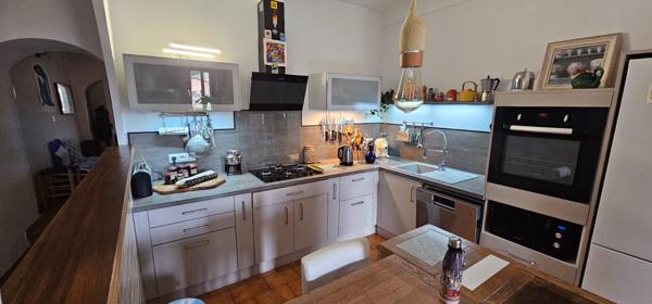 Cotignac (83570) COTIGNAC Magnifique maison de village avec une remise de 16m² et une belle cave voutée.