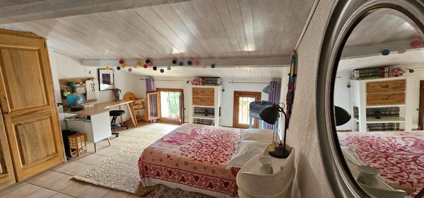 Cotignac (83570) COTIGNAC Magnifique maison de village avec une remise de 16m² et une belle cave voutée.