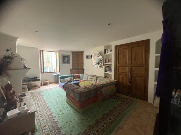 Cotignac (83570) COTIGNAC Magnifique maison de village avec une remise de 16m² et une belle cave voutée.