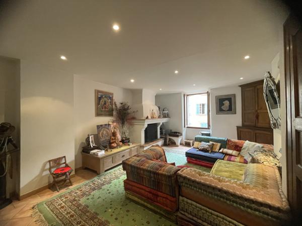 Cotignac (83570) COTIGNAC Magnifique maison de village avec une remise de 16m² et une belle cave voutée.