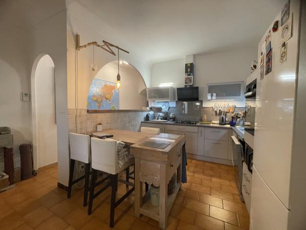 Cotignac (83570) COTIGNAC Magnifique maison de village avec une remise de 16m² et une belle cave voutée.