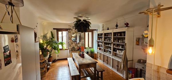 Cotignac (83570) COTIGNAC Magnifique maison de village avec une remise de 16m² et une belle cave voutée.