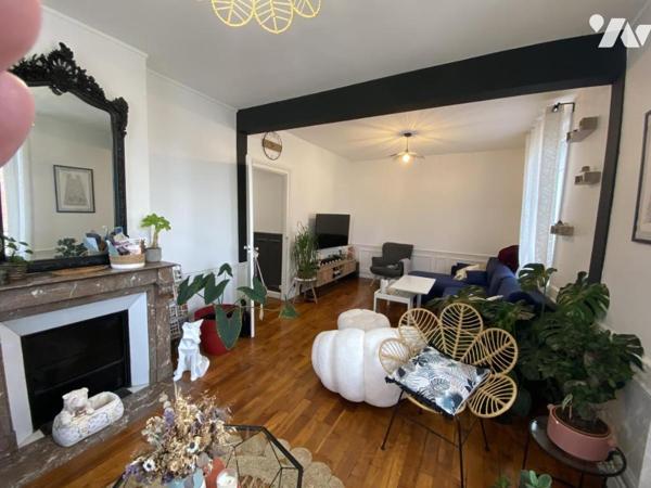 HYPER CENTRE / BEL APPARTEMENT ANCIEN DE CARACTERE