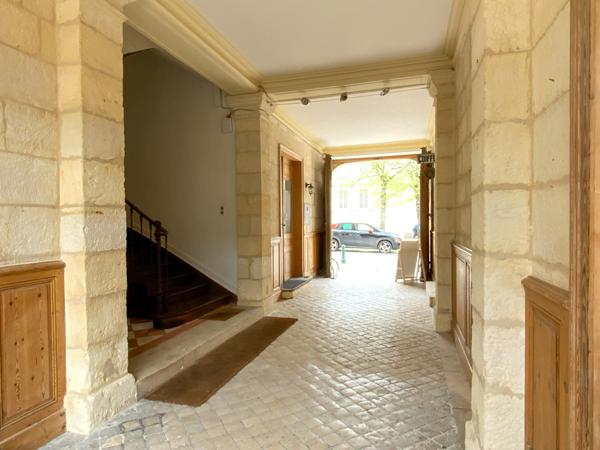 Jonzac (17500) RARE : APPARTEMENT DE 134 M² EN PLEIN COEUR DE VILLE DE JONZAC