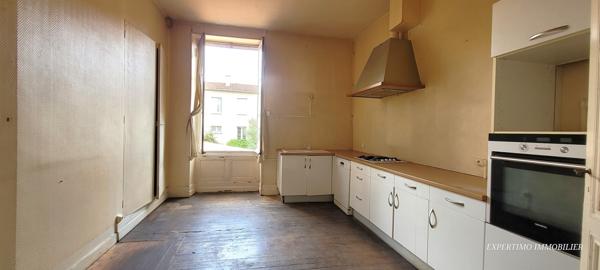 Jonzac (17500) RARE : APPARTEMENT DE 134 M² EN PLEIN COEUR DE VILLE DE JONZAC