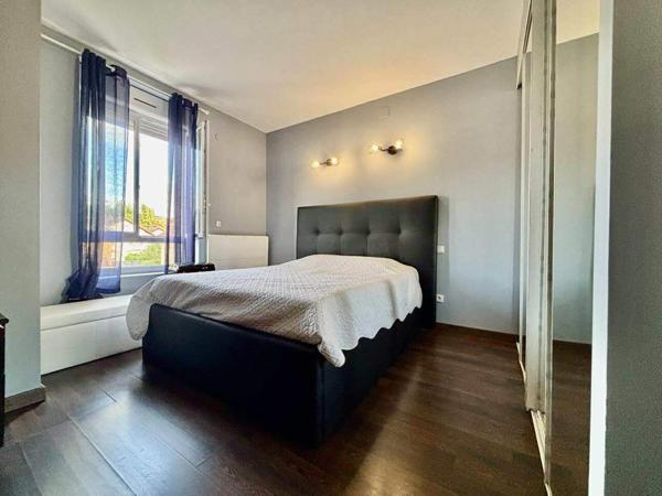 Maison mitoyenne d'un côté - JOEUF