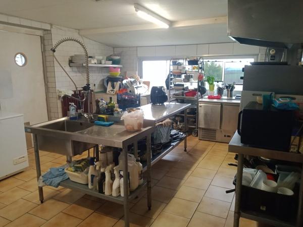 Très bel ensemble sur 6160m2 : Une affaire qui marche !!! 363 000 € H.A.I.*