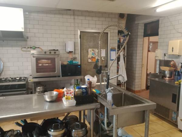 Très bel ensemble sur 6160m2 : Une affaire qui marche !!! 363 000 € H.A.I.*