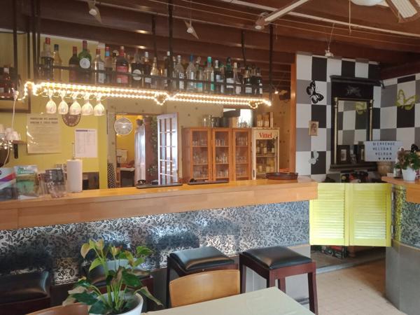 Très bel ensemble sur 6160m2 : Une affaire qui marche !!! 363 000 € H.A.I.*