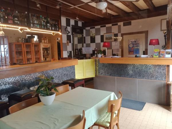 Très bel ensemble sur 6160m2 : Une affaire qui marche !!! 363 000 € H.A.I.*