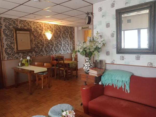 Très bel ensemble sur 6160m2 : Une affaire qui marche !!! 363 000 € H.A.I.*