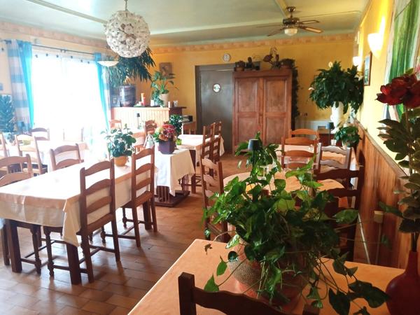 Très bel ensemble sur 6160m2 : Une affaire qui marche !!! 363 000 € H.A.I.*