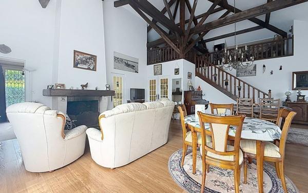 Maison à vendre    5 pièces • 122 m2 Villecresnes