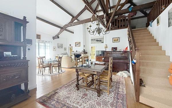 Maison à vendre    5 pièces • 122 m2 Villecresnes